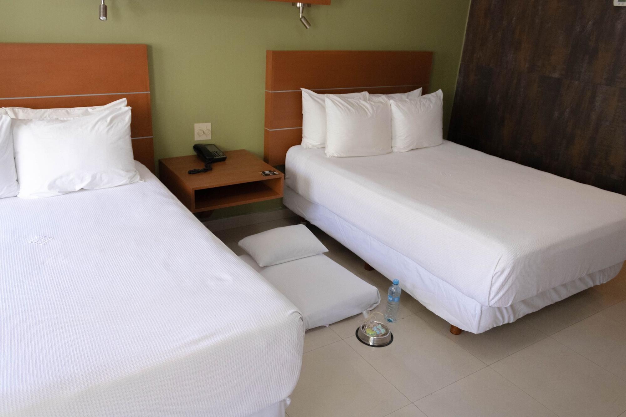 Hotel Calafia Mexicali Exteriör bild