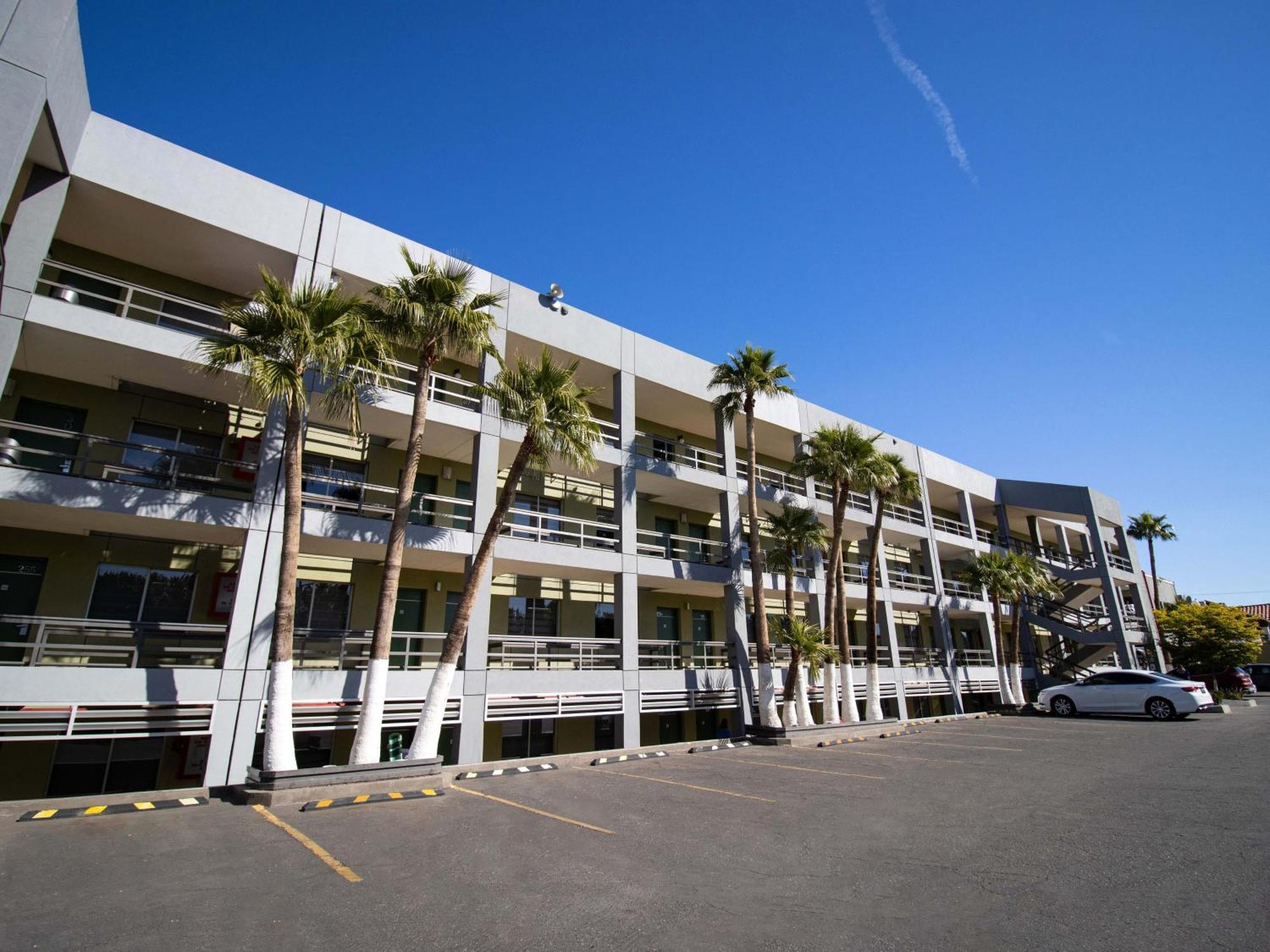 Hotel Calafia Mexicali Exteriör bild