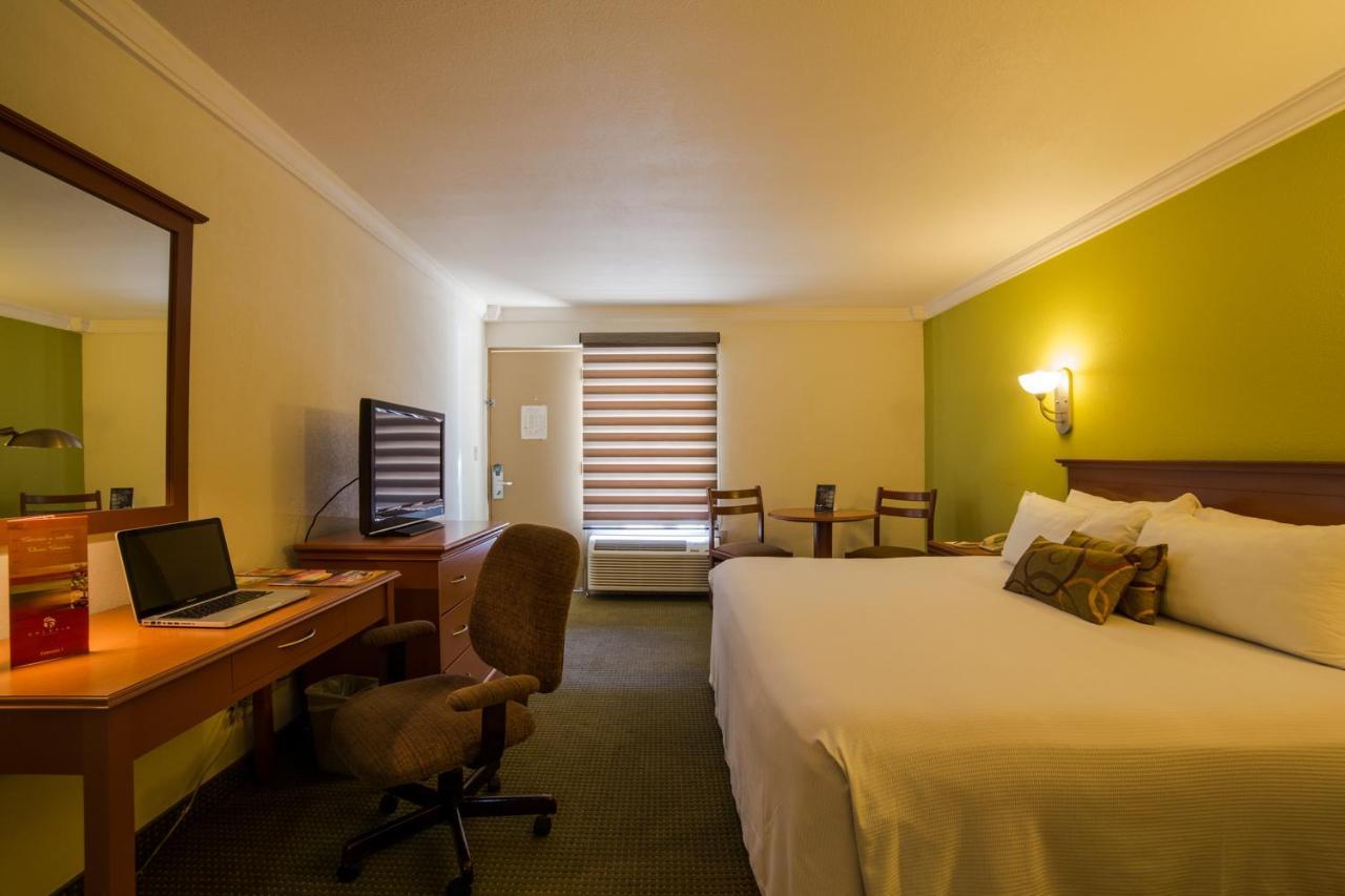 Hotel Calafia Mexicali Exteriör bild